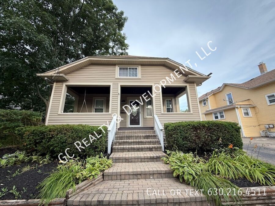 *** 2 BDRM / PET FRIENDLY / ATTIC STORAGE / BASEMENT / TONS OF PARKING *** property image