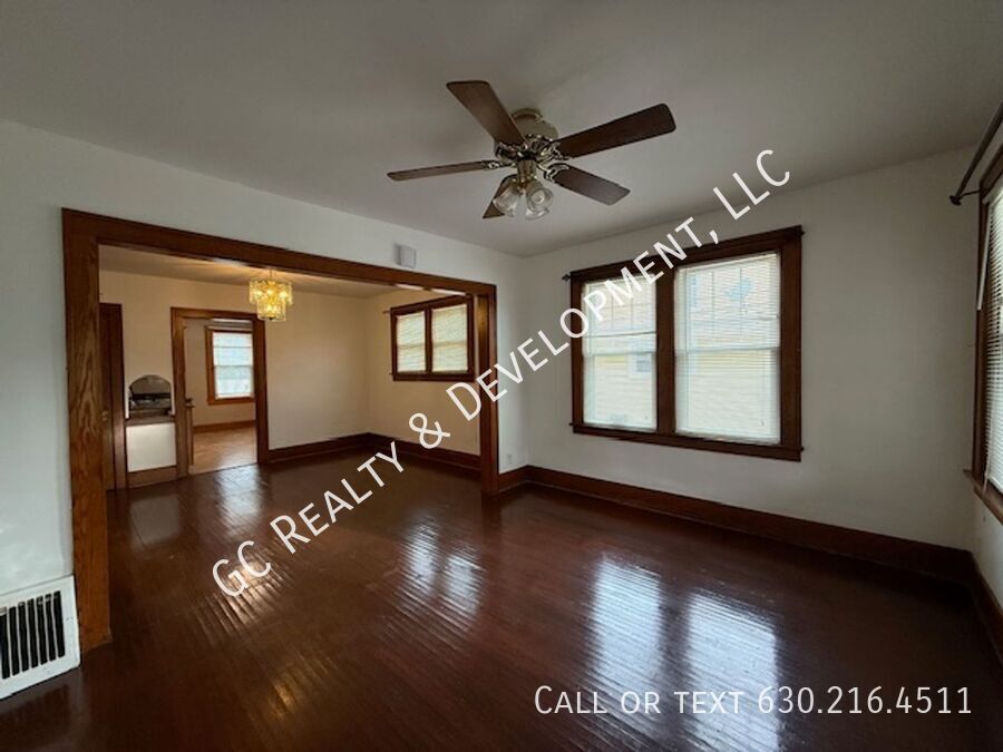 *** 2 BDRM / PET FRIENDLY / ATTIC STORAGE / BASEMENT / TONS OF PARKING *** property image