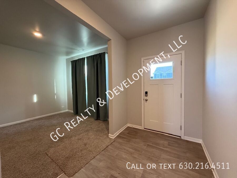 *** NEWER CONSTRUCTION / 4 BDRM - 2.5 BTH / FENCED YARD / IN UNIT LAUNDRY / SOLAR PANELS & TESLA CHARGER *** property image