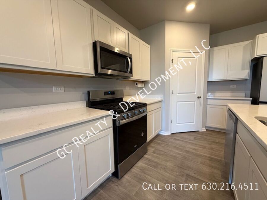*** NEWER CONSTRUCTION / 4 BDRM - 2.5 BTH / FENCED YARD / IN UNIT LAUNDRY / SOLAR PANELS & TESLA CHARGER *** property image