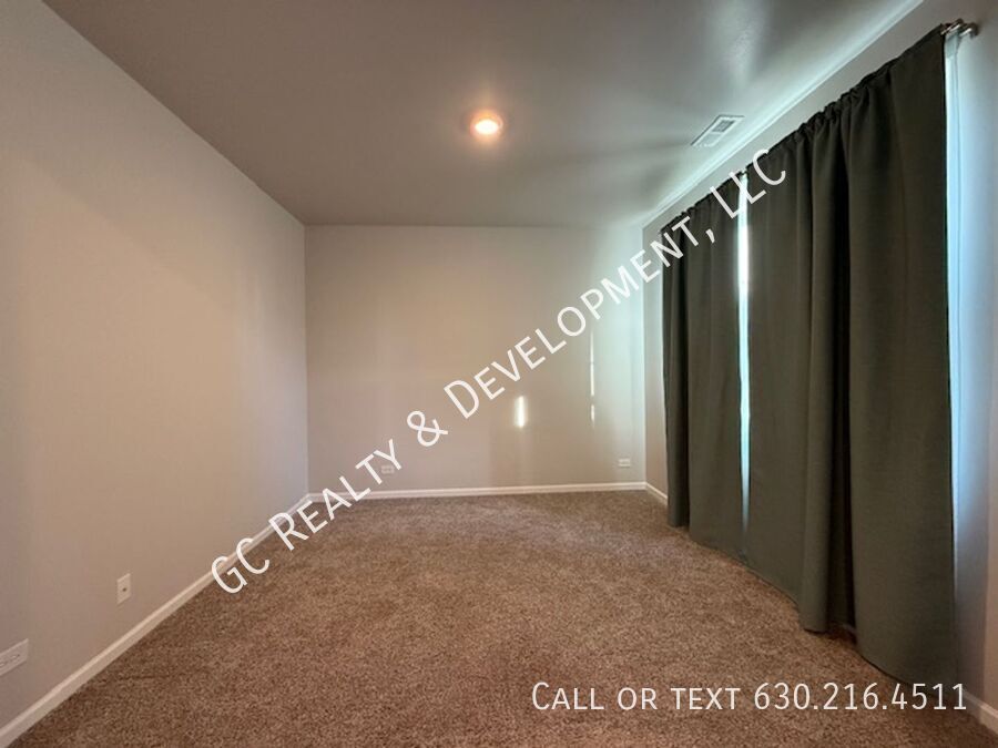 *** NEWER CONSTRUCTION / 4 BDRM - 2.5 BTH / FENCED YARD / IN UNIT LAUNDRY / SOLAR PANELS & TESLA CHARGER *** property image