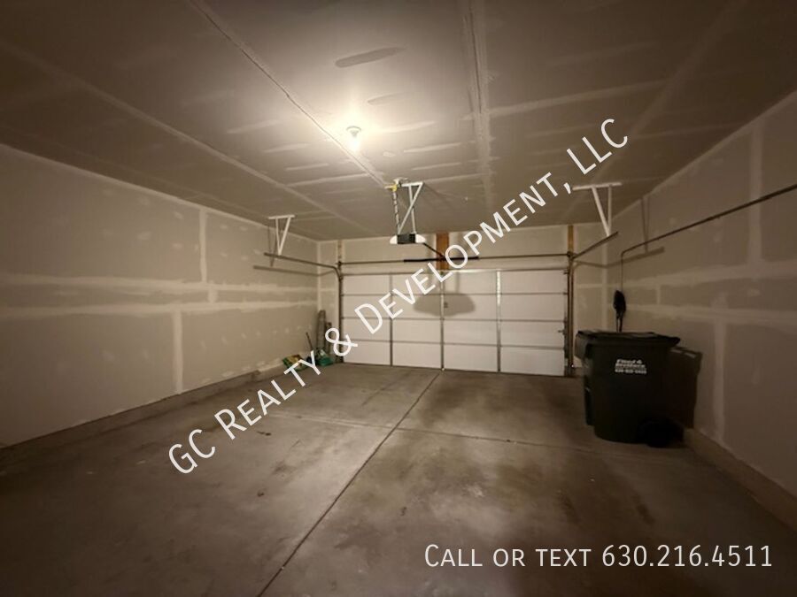 *** NEWER CONSTRUCTION / 4 BDRM - 2.5 BTH / FENCED YARD / IN UNIT LAUNDRY / SOLAR PANELS & TESLA CHARGER *** property image