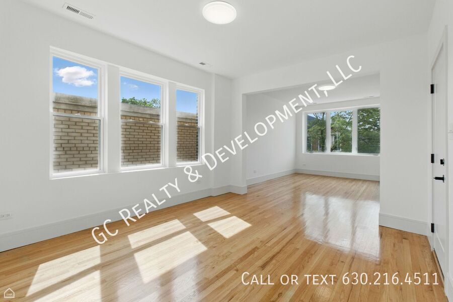 *** 1 MO RENT FREE / FULLY RENOVATED / CENTRAL AC / 3 BDRM - 2 BTH / LAUNDRY HOOKUPS IN UNIT / WALK TO TRAIN  *** property image