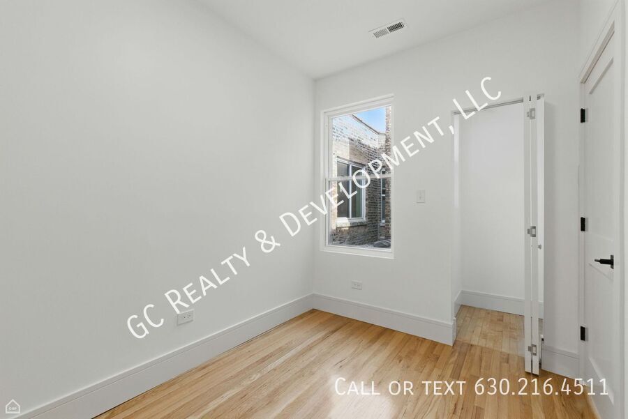 *** 1 MO RENT FREE / FULLY RENOVATED / CENTRAL AC / 3 BDRM - 2 BTH / LAUNDRY HOOKUPS IN UNIT / WALK TO TRAIN  *** property image