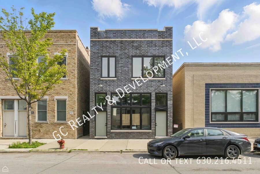 *** 1 MO RENT FREE / FULLY RENOVATED / CENTRAL AC / LAUNDRY HOOKUPS IN UNIT / WALK TO TRAIN / 1 PARKING SPOT *** property image