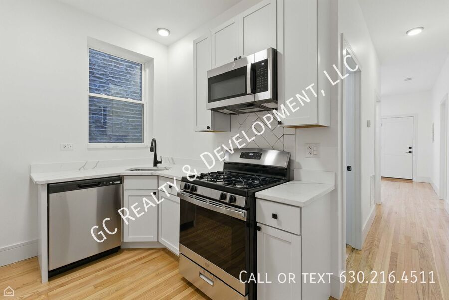 *** 1 MO RENT FREE / FULLY RENOVATED / CENTRAL AC / LAUNDRY HOOKUPS IN UNIT / WALK TO TRAIN / 1 PARKING SPOT *** property image