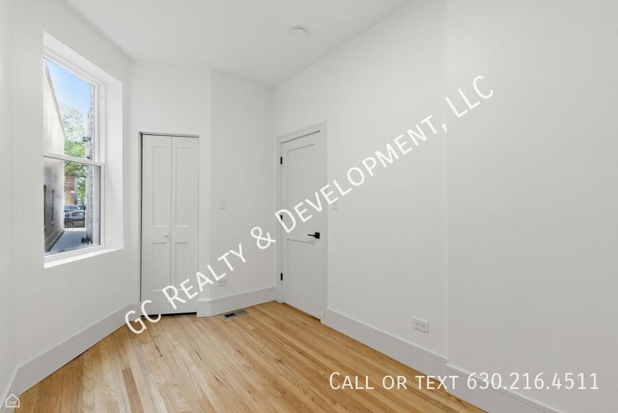 *** 1 MO RENT FREE / FULLY RENOVATED / CENTRAL AC / LAUNDRY HOOKUPS IN UNIT / WALK TO TRAIN / 1 PARKING SPOT *** property image