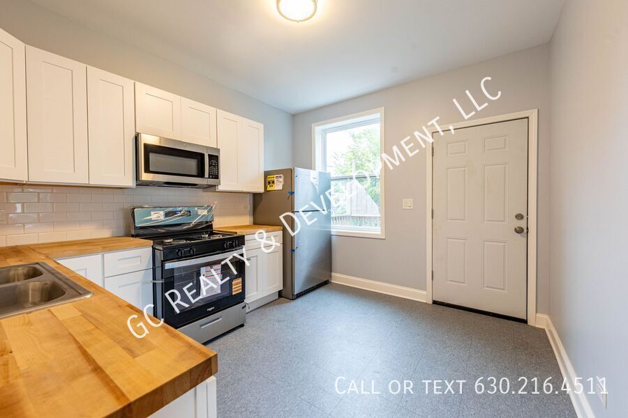 *** 1/2 MO RENT FREE / SPACIOUS 3 BDRM / NEWLY REMODELED / FREE WIFI INCLUDED / PARKING INCL *** property image