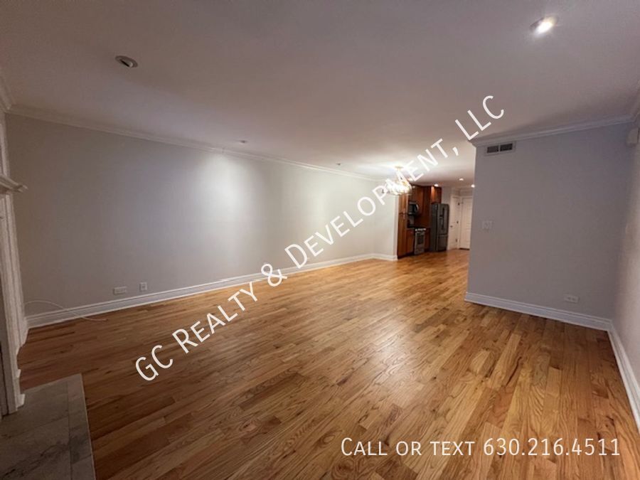 *** GREAT WESTMONT LOCATION / 3 BDRM / 2.5 BTH / SS APPL / ATTACHED GARAGE *** property image