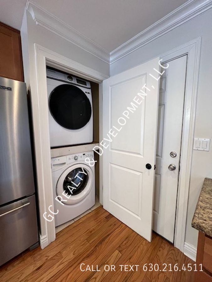 *** GREAT WESTMONT LOCATION / 3 BDRM / 2.5 BTH / SS APPL / ATTACHED GARAGE *** property image