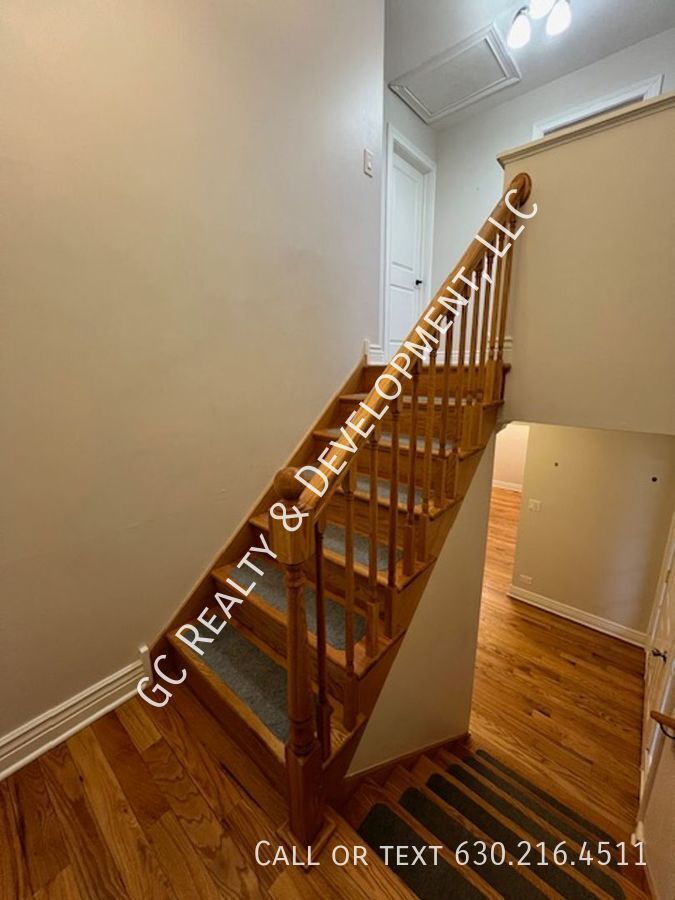 *** GREAT WESTMONT LOCATION / 3 BDRM / 2.5 BTH / SS APPL / ATTACHED GARAGE *** property image