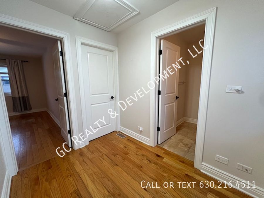 *** GREAT WESTMONT LOCATION / 3 BDRM / 2.5 BTH / SS APPL / ATTACHED GARAGE *** property image