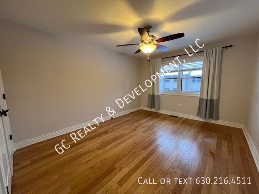 *** GREAT WESTMONT LOCATION / 3 BDRM / 2.5 BTH / SS APPL / ATTACHED GARAGE *** property image