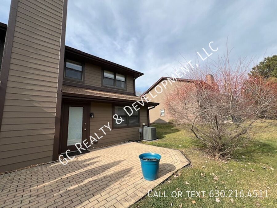 *** GREAT WESTMONT LOCATION / 3 BDRM / 2.5 BTH / SS APPL / ATTACHED GARAGE *** property image