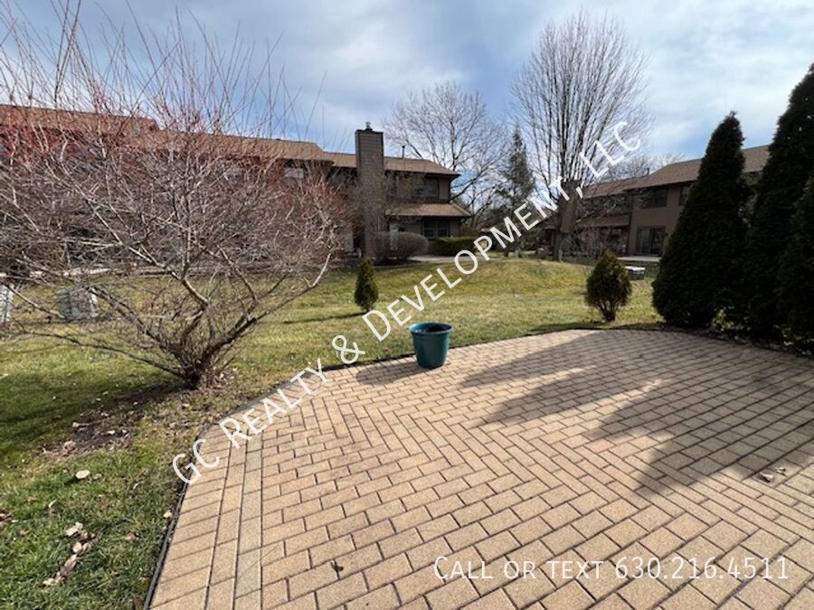 *** GREAT WESTMONT LOCATION / 3 BDRM / 2.5 BTH / SS APPL / ATTACHED GARAGE *** property image