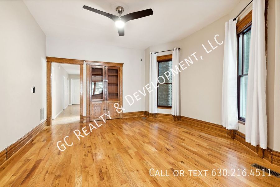 *** ​WRIGLEYVILLE LOCATION / FULLY UPDATED / 3 BDRM / APPL INCL / CENTRAL AIR *** property image