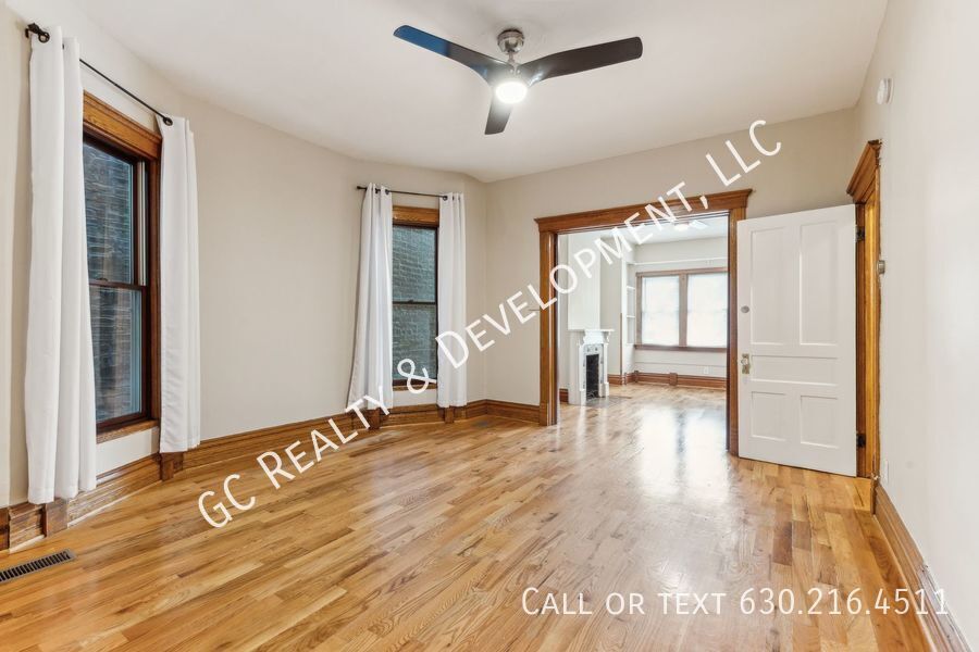 *** ​WRIGLEYVILLE LOCATION / FULLY UPDATED / 3 BDRM / APPL INCL / CENTRAL AIR *** property image