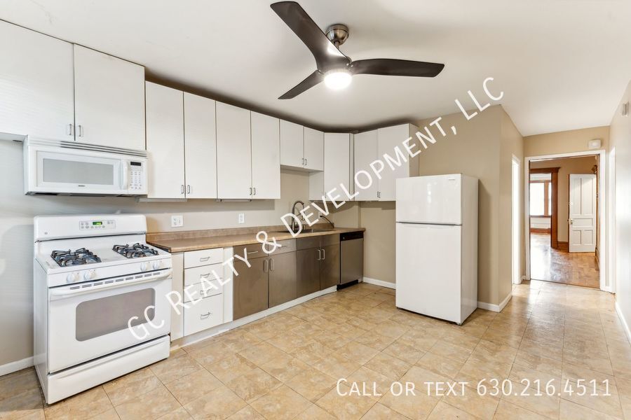 *** ​WRIGLEYVILLE LOCATION / FULLY UPDATED / 3 BDRM / APPL INCL / CENTRAL AIR *** property image