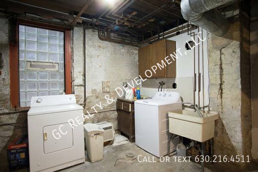 *** ​WRIGLEYVILLE LOCATION / FULLY UPDATED / 3 BDRM / APPL INCL / CENTRAL AIR *** property image