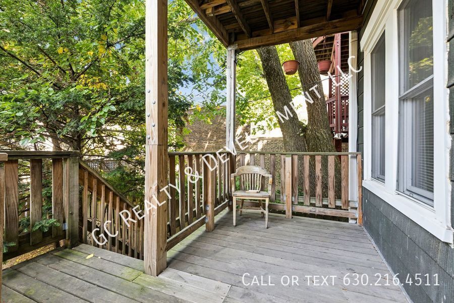 *** ​WRIGLEYVILLE LOCATION / FULLY UPDATED / 3 BDRM / APPL INCL / CENTRAL AIR *** property image