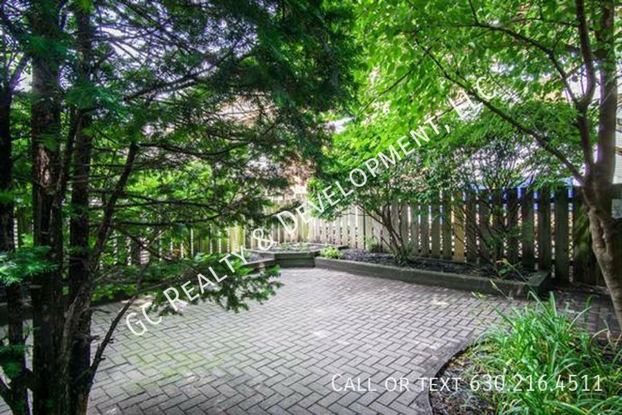 *** ​WRIGLEYVILLE LOCATION / FULLY UPDATED / 3 BDRM / APPL INCL / CENTRAL AIR *** property image