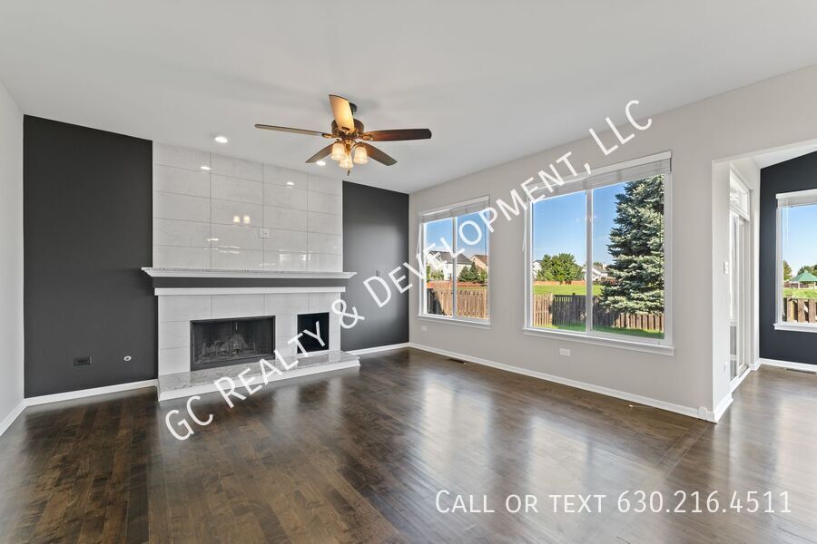 *** RECENTLY UPDATED / 5 BDRM - 2.5 BTH W OFFICE / FENCED YARD / JACUZZI IN PRIMARY BATH *** property image