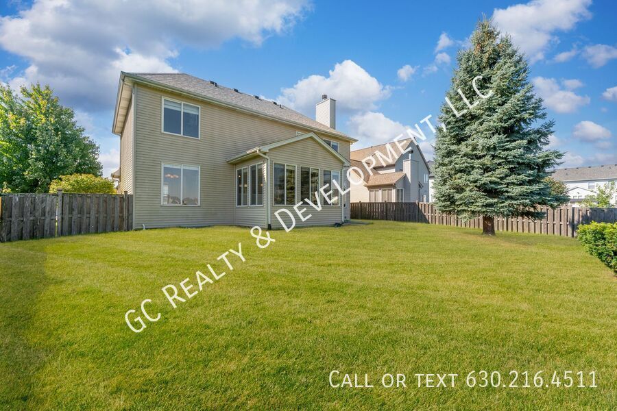 *** RECENTLY UPDATED / 5 BDRM - 2.5 BTH W OFFICE / FENCED YARD / JACUZZI IN PRIMARY BATH *** property image