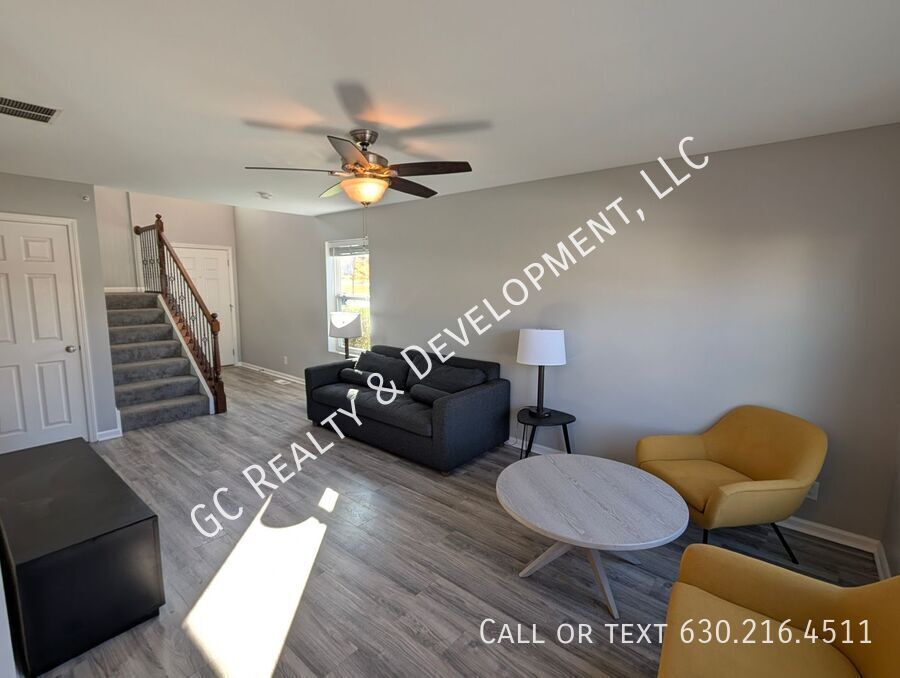 *** SPACIOUS 3BDRM - 2.5BTH DUPLEX IN HAMPSHIRE / D300 SCHOOLS / 2-CAR GARAGE & PRIVATE BACKYARD *** property image