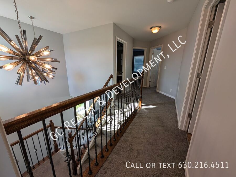 *** SPACIOUS 3BDRM - 2.5BTH DUPLEX IN HAMPSHIRE / D300 SCHOOLS / 2-CAR GARAGE & PRIVATE BACKYARD *** property image