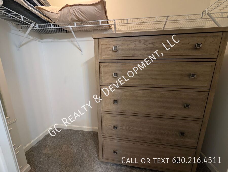 *** SPACIOUS 3BDRM - 2.5BTH DUPLEX IN HAMPSHIRE / D300 SCHOOLS / 2-CAR GARAGE & PRIVATE BACKYARD *** property image