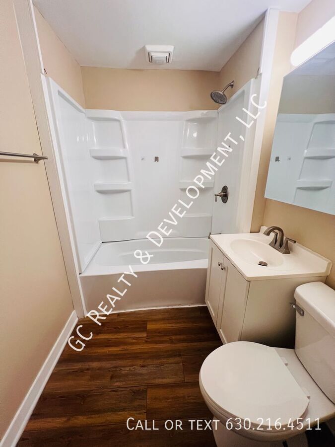 *** 1/2 MO FREE / GREAT LOCATION / 3 BDRM - 1 BTH / APPL INCL / LARGE YARD *** property image