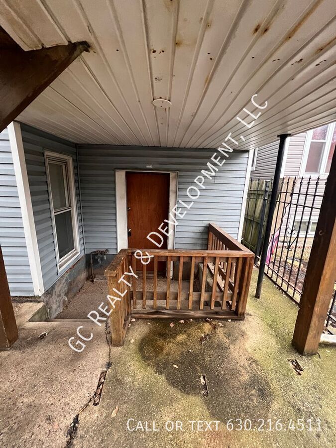 *** 1/2 MO FREE / GREAT LOCATION / 3 BDRM - 1 BTH / APPL INCL / LARGE YARD *** property image