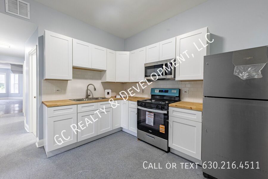 *** 1 MONTH RENT FREE / SPACIOUS 4 BDRM - 2 BATH / NEWLY REMODELED / WIFI INCLUDED *** property image