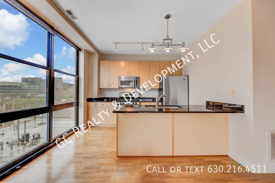 *** PET FRIENDLY / PARKING / BALCONY / LAUNDRY IN UNIT / CORNER UNIT / INTERNET INCL / HUGE CLOSETS *** property image