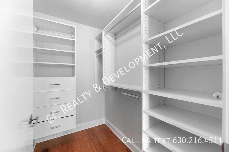 *** PET FRIENDLY / PARKING / BALCONY / LAUNDRY IN UNIT / CORNER UNIT / INTERNET INCL / HUGE CLOSETS *** property image