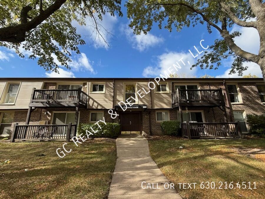 *** WALK TO METRA / HEAT INCL / PAY ONLY ELECTRIC / LAUNDRY NEXT TO UNIT / SMALL PET FRIENDLY *** property image