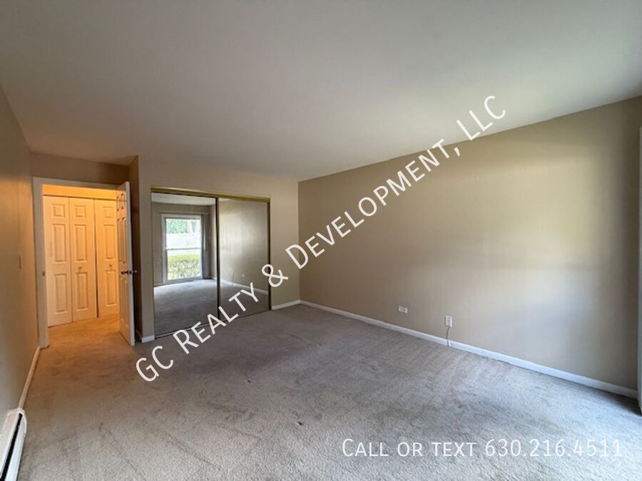 *** WALK TO METRA / HEAT INCL / PAY ONLY ELECTRIC / LAUNDRY NEXT TO UNIT / SMALL PET FRIENDLY *** property image