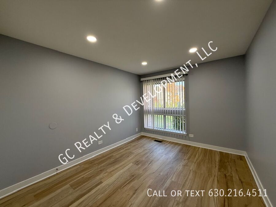 *** RECENTLY UPDATED / 2 BDRM -  2BTH / NEW IN UNIT LAUNDRY / GARAGE PARKING / STORAGE UNIT *** property image