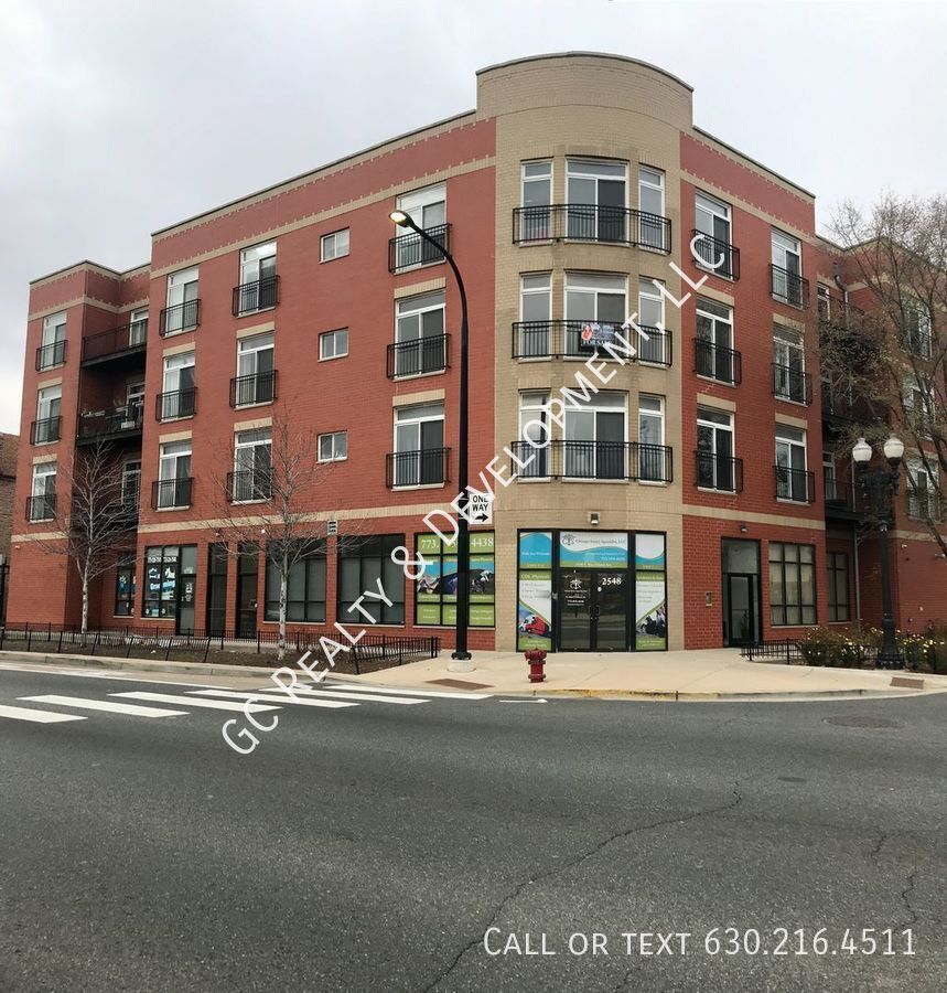 *** 2 BDRM / 2 BATH / HEATED GARAGE / LAUNDRY IN UNIT / HARDWOOD / NEWER BUILDING *** property image