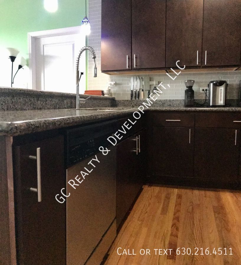 *** 2 BDRM / 2 BATH / HEATED GARAGE / LAUNDRY IN UNIT / HARDWOOD / NEWER BUILDING *** property image
