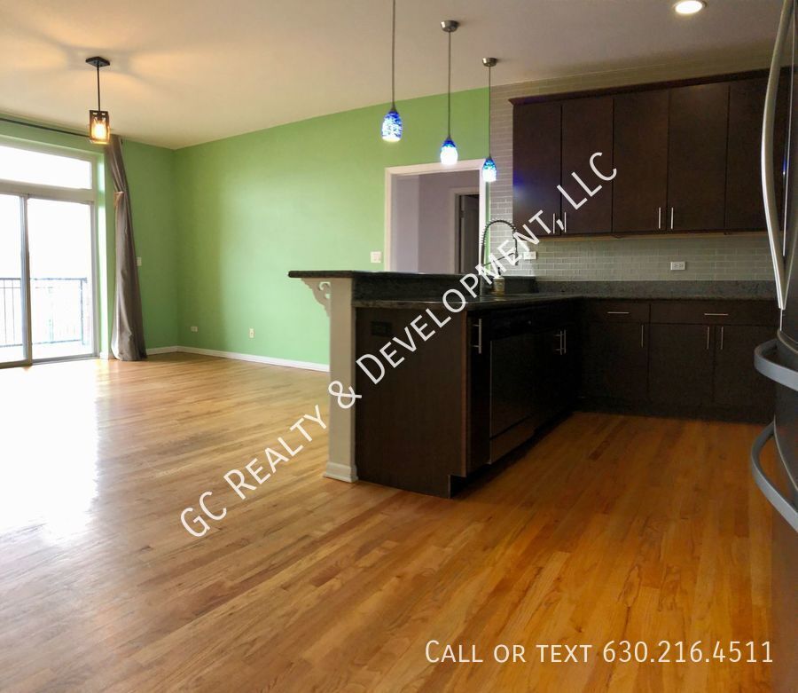 *** 2 BDRM / 2 BATH / HEATED GARAGE / LAUNDRY IN UNIT / HARDWOOD / NEWER BUILDING *** property image