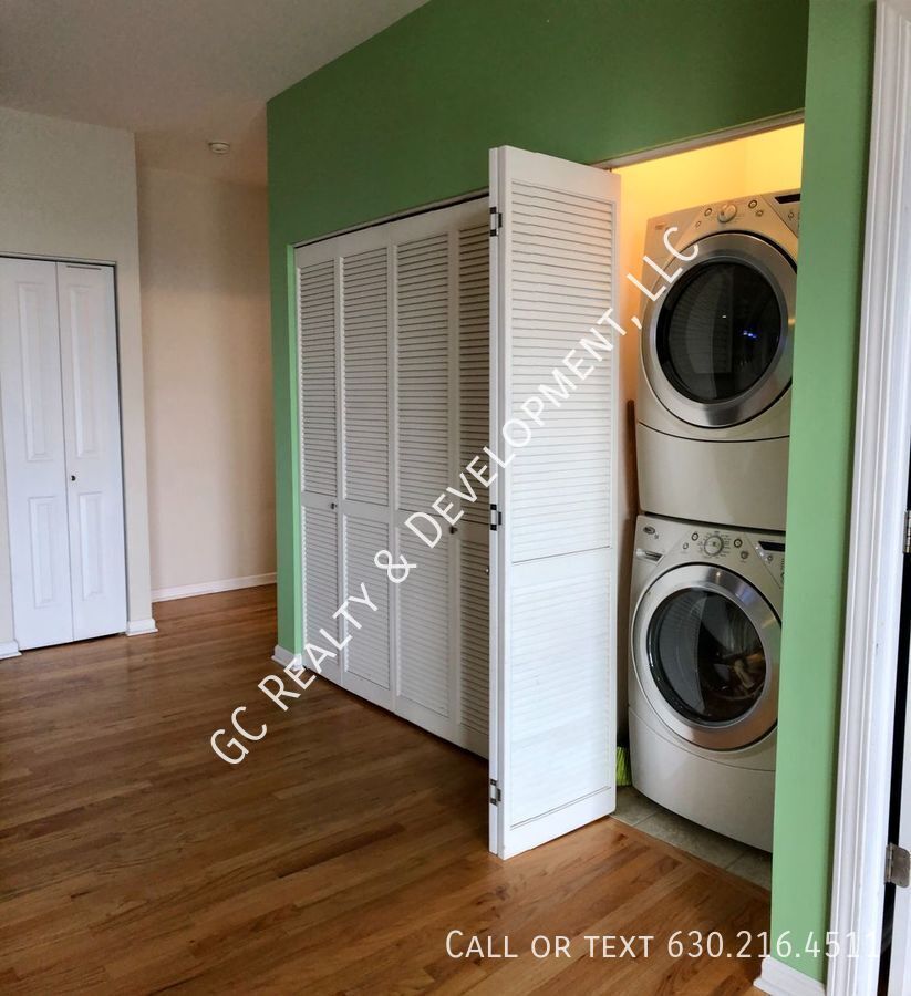 *** 2 BDRM / 2 BATH / HEATED GARAGE / LAUNDRY IN UNIT / HARDWOOD / NEWER BUILDING *** property image