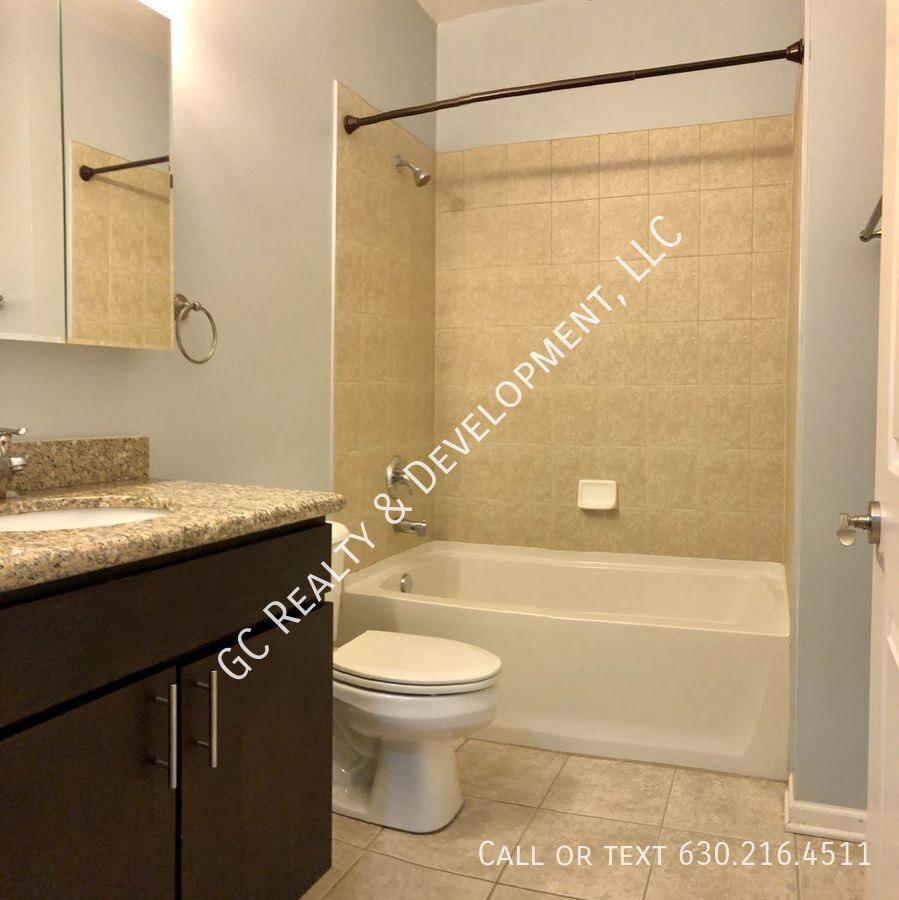 *** 2 BDRM / 2 BATH / HEATED GARAGE / LAUNDRY IN UNIT / HARDWOOD / NEWER BUILDING *** property image