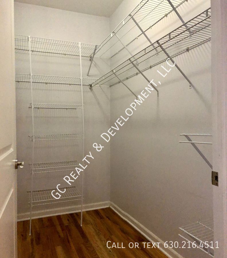 *** 2 BDRM / 2 BATH / HEATED GARAGE / LAUNDRY IN UNIT / HARDWOOD / NEWER BUILDING *** property image