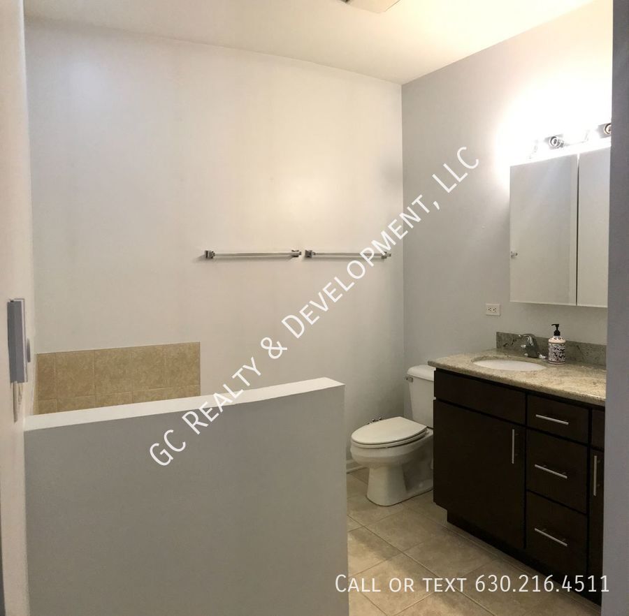 *** 2 BDRM / 2 BATH / HEATED GARAGE / LAUNDRY IN UNIT / HARDWOOD / NEWER BUILDING *** property image