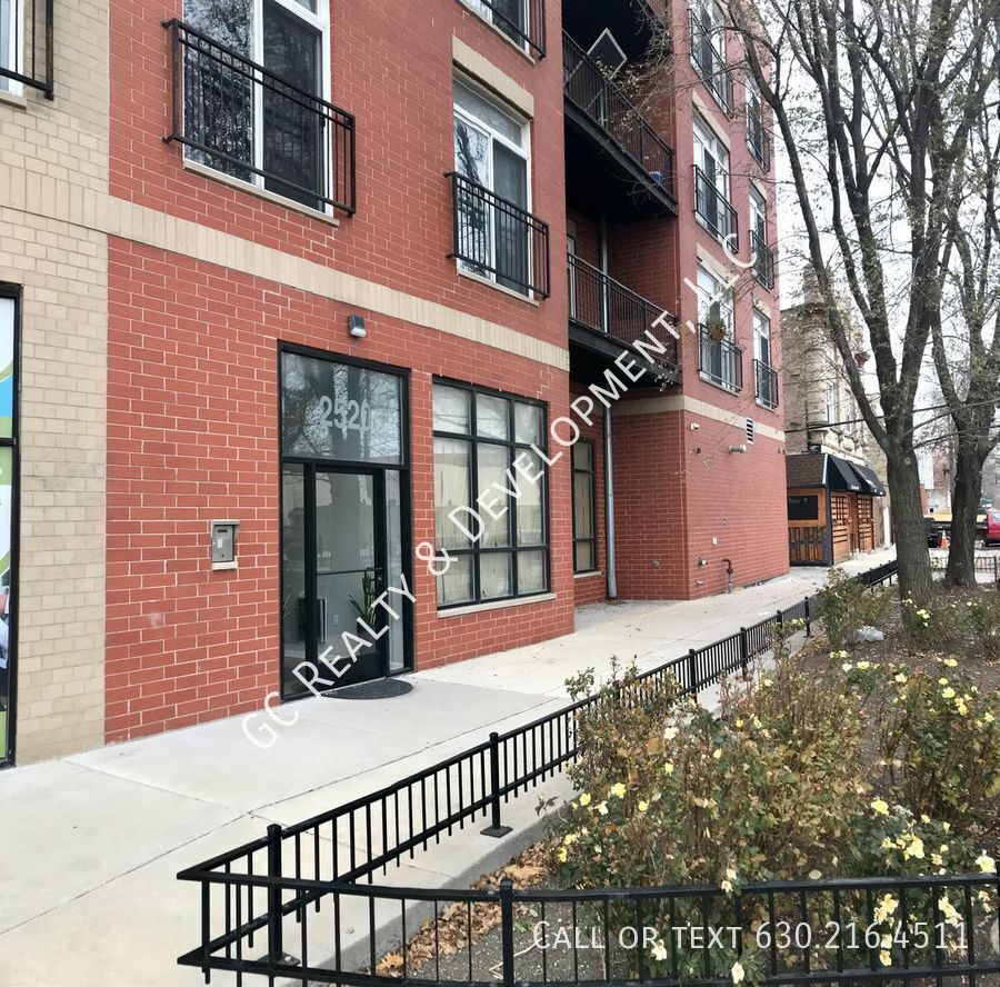 *** 2 BDRM / 2 BATH / HEATED GARAGE / LAUNDRY IN UNIT / HARDWOOD / NEWER BUILDING *** property image