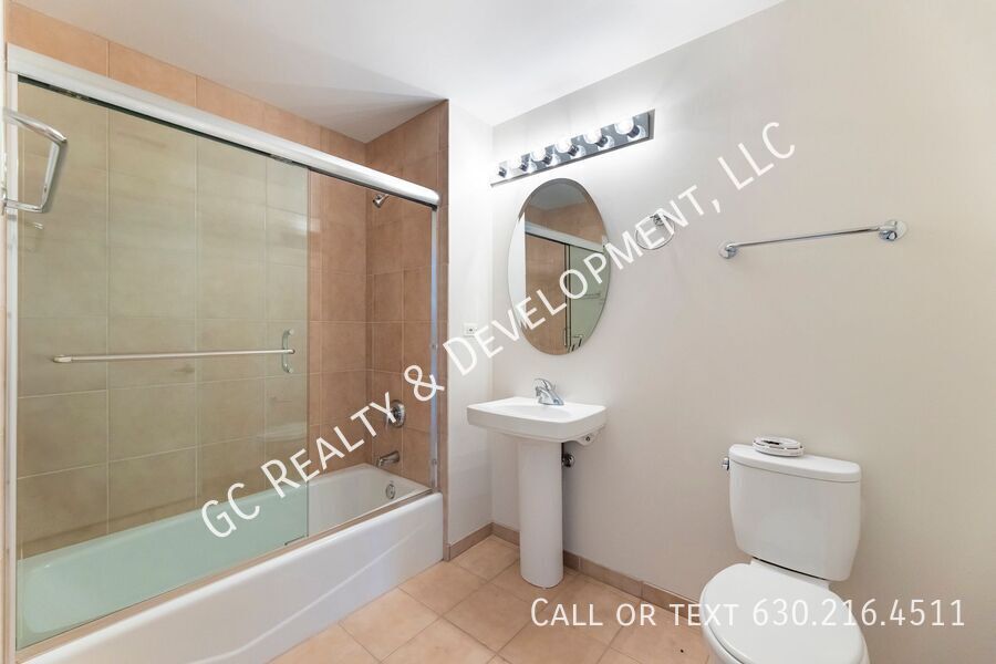 *** PET FRIENDLY / PARKING INCLUDED / LAUNDRY IN UNIT / CORNER UNIT / INTERNET INCL / HUGE CLOSETS *** property image