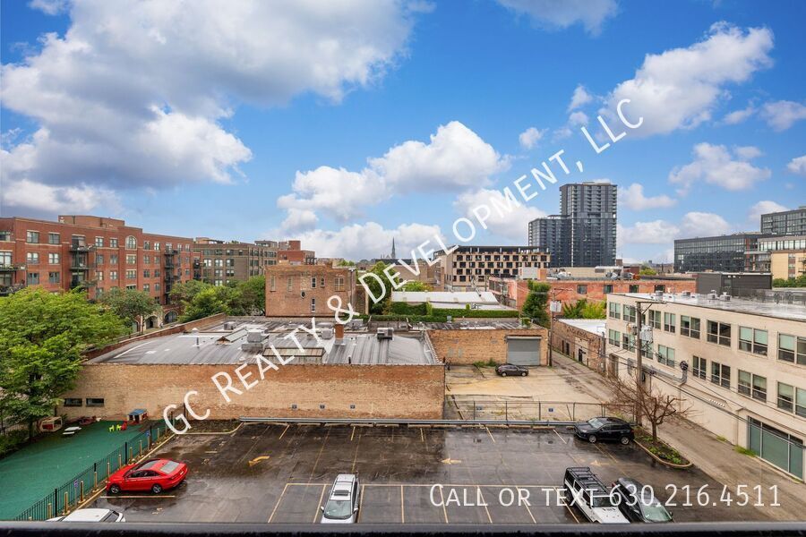 *** PET FRIENDLY / PARKING INCLUDED / LAUNDRY IN UNIT / CORNER UNIT / INTERNET INCL / HUGE CLOSETS *** property image