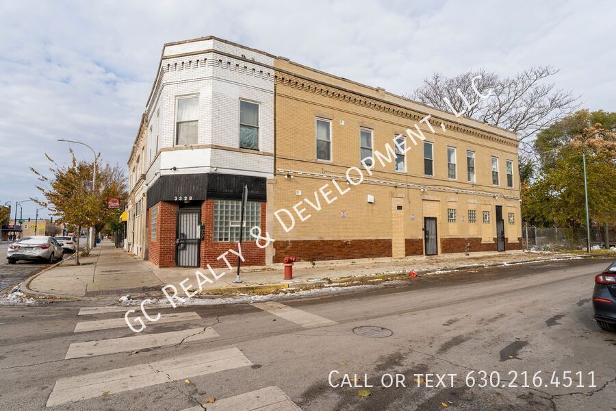 *** HUMBOLDT PARK / 2 BDRM / CENTRAL AC / SMALL PETS WELCOME / SHOPPING NEARBY *** property image