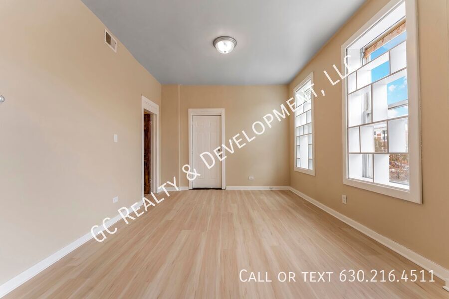 *** HUMBOLDT PARK / 2 BDRM / CENTRAL AC / SMALL PETS WELCOME / SHOPPING NEARBY *** property image